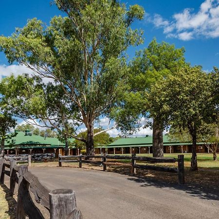 Overlander Homestead Motel Roma Exterior foto