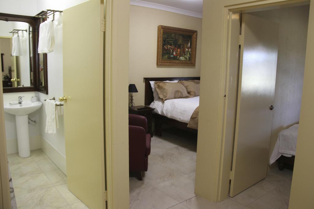 Overlander Homestead Motel Roma Quarto foto