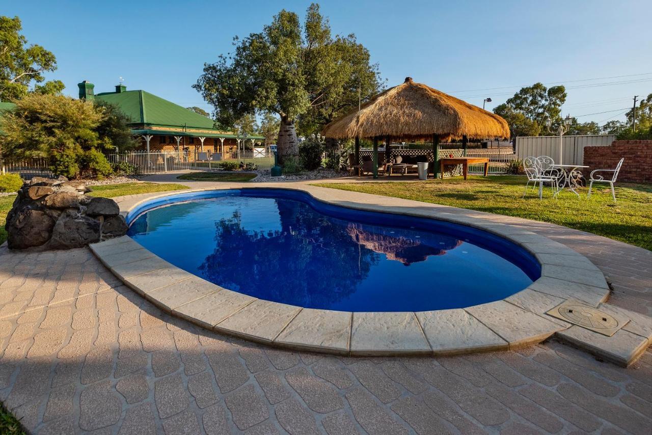 Overlander Homestead Motel Roma Exterior foto