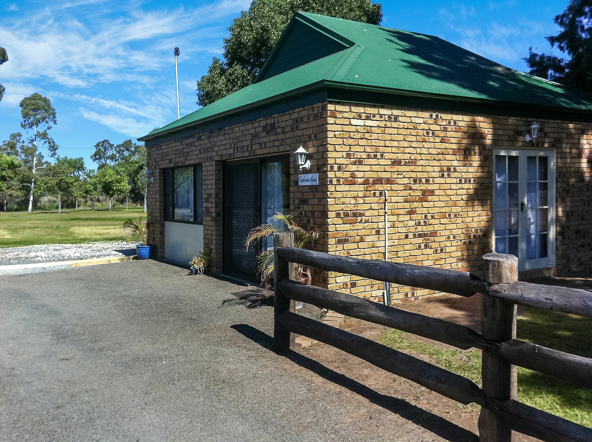 Overlander Homestead Motel Roma Exterior foto